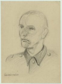 Ołówkowy portret mężczyzny w mundurze wojskowym, przedstawiony od ramion w górę, z lewej strony. Ma łysą głowę, wysokie czoło, wyraźne kości policzkowe i długą szyję z zaznaczoną grdyką. Oczy są głęboko osadzone i skierowane w dal, usta wygięte w napiętym grymasie. Rysunek wykonany wyraźnymi, długimi liniami na jasnym papierze.